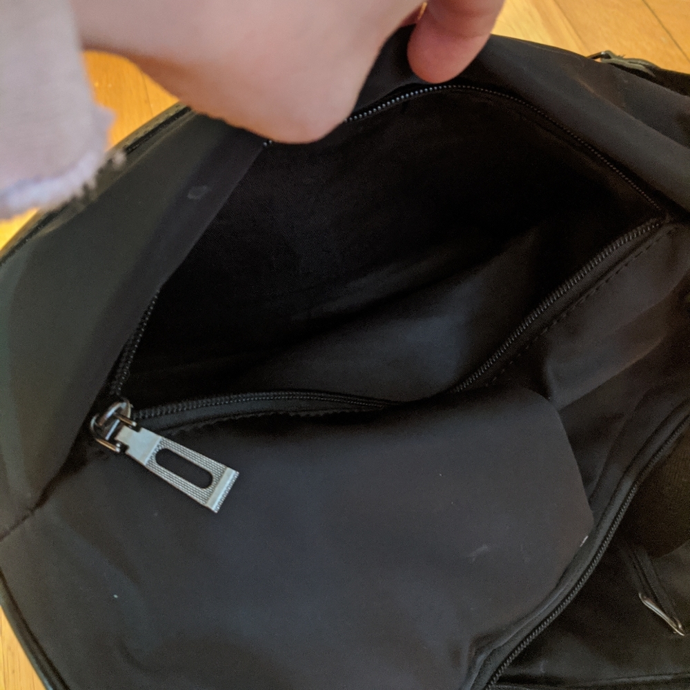 Black anti-theft backpack - Picture 4 of 7